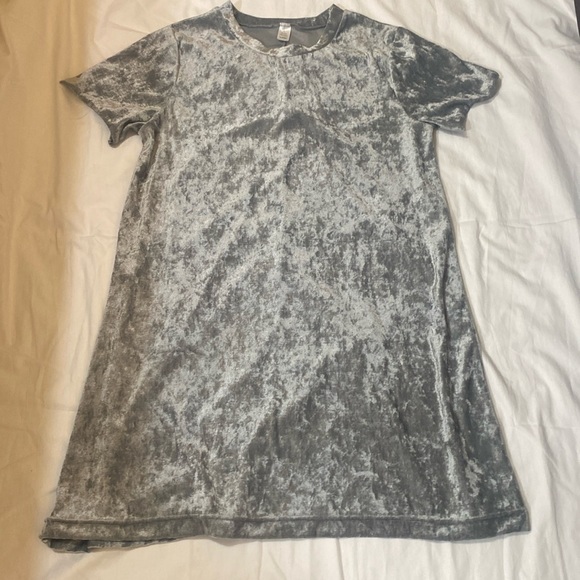 🎄NWOT VELVET SILVER DRESS. - Picture 1 of 4